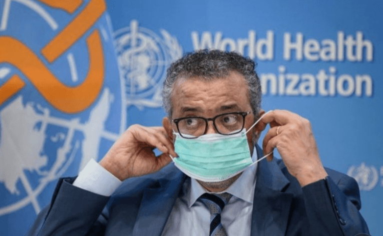 마스크를 착용중인 WHO사무총장