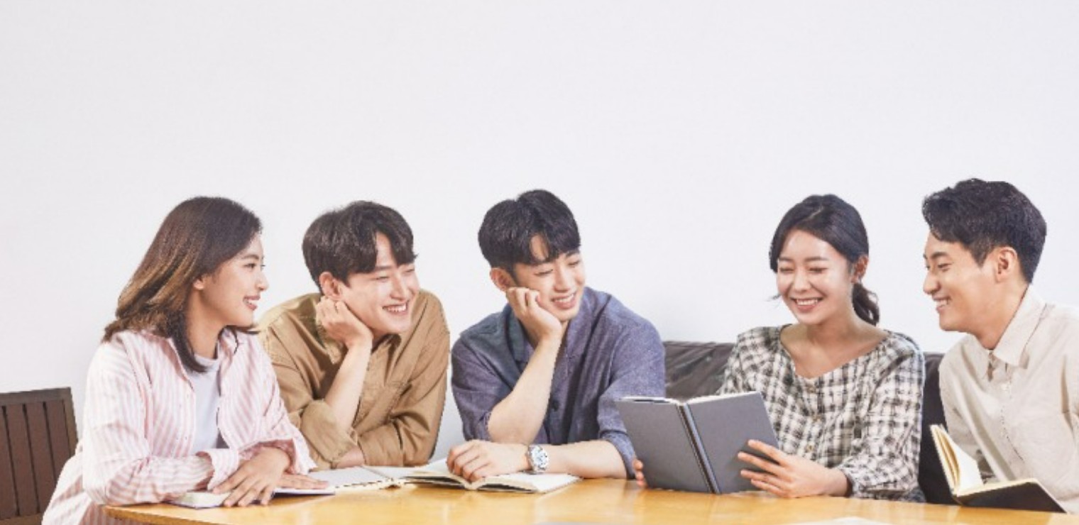 회의하는-청년들