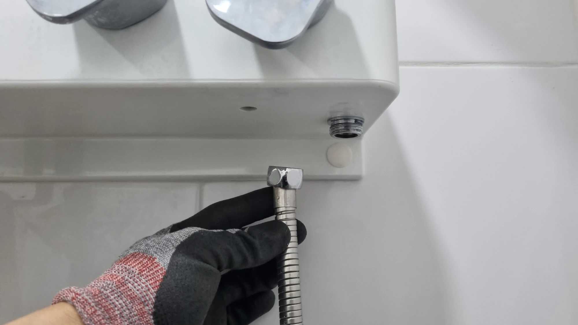 샤워기 호스 분리 모습