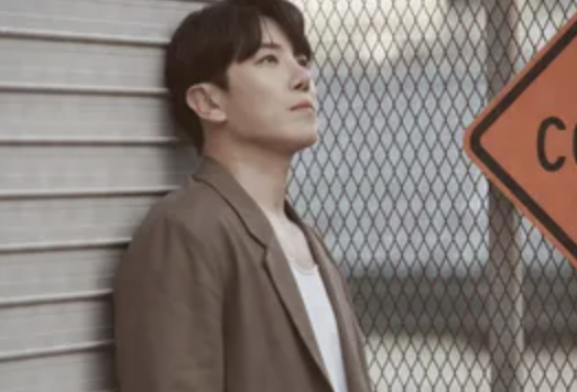 가수 DK(디셈버)