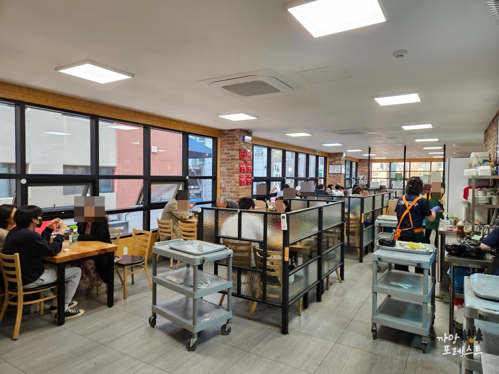 임병주 산동칼국수 매장 내부
