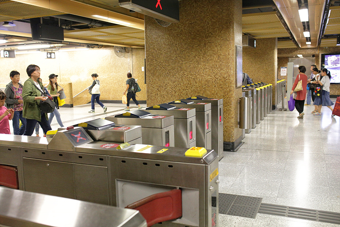 홍콩-셩완역-옥토퍼스카드-개찰구