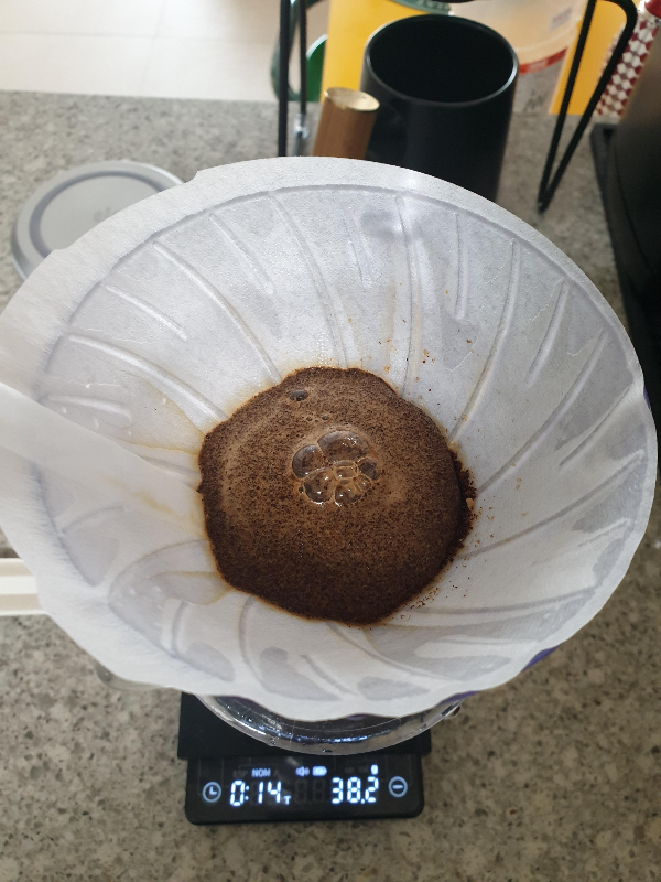 뜸 들이기 진행 중. 32g이 아닌 38g을 부었음