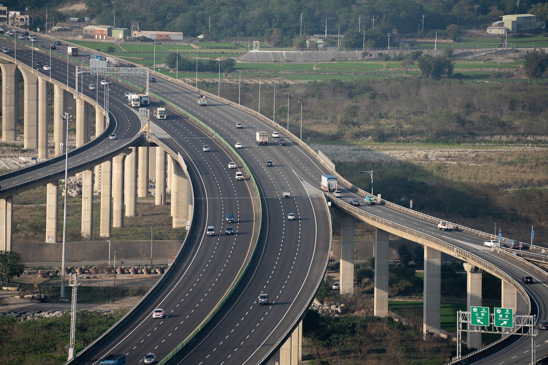에너지절약형친환경주택은 환경을 보호하면서, 경제적인, 건강적인 장점을 모두 가지고 있습니다.