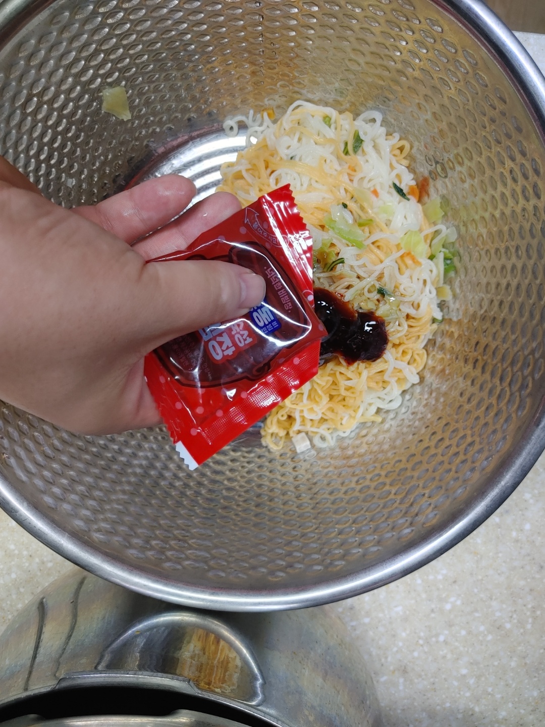 배홍동 양념스프 투하