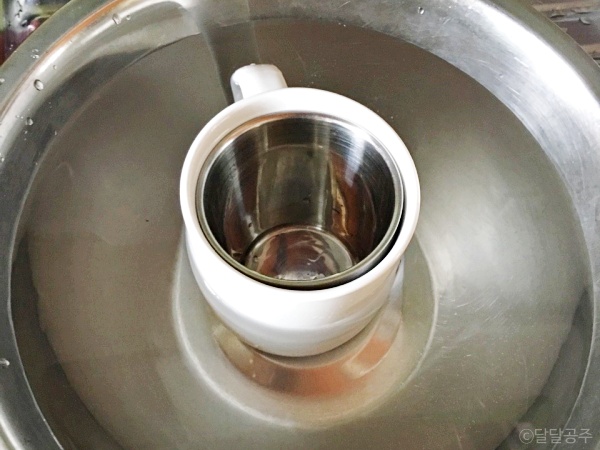 유리컵끼리 끼였을때 빼는방법, 겹쳐진 그릇빼내는법,스텐컵과 컵이 끼였을때빼는법,낀 컵 빼기,팁줌 매일꿀정보