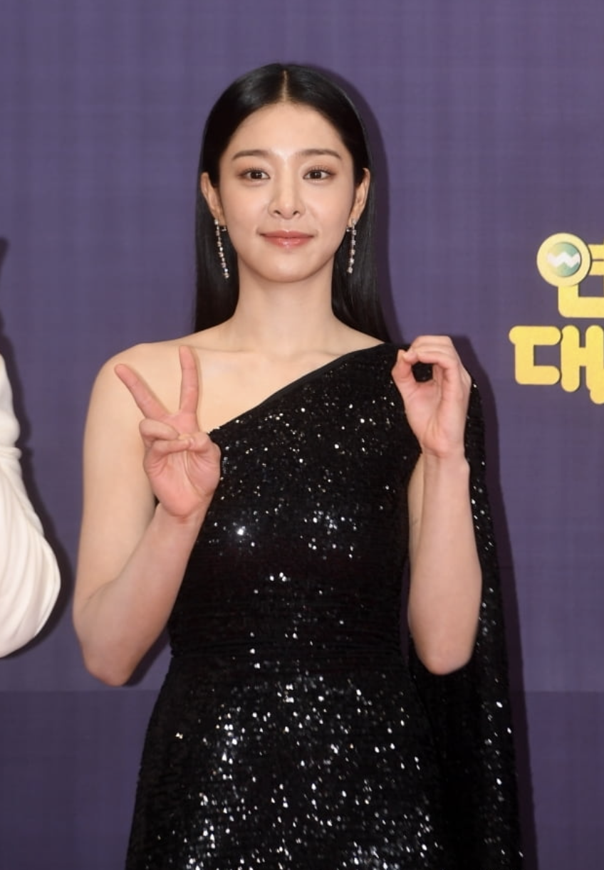 설인아 드레스