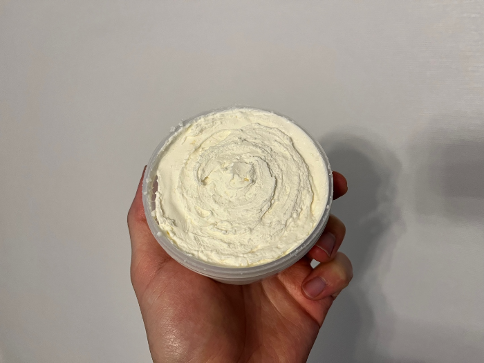 꾸덕한 니르코브 카이막의 모습