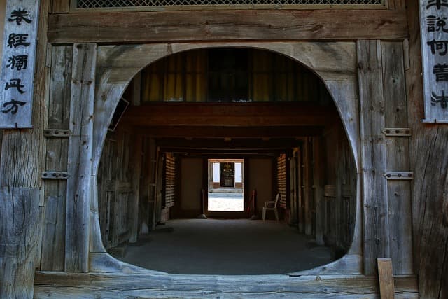 전통 사찰의 목조건축 보존 방법: 시간의 흔적을 지키는 기술