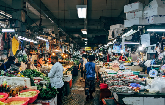 사람 가득 전통시장이미지