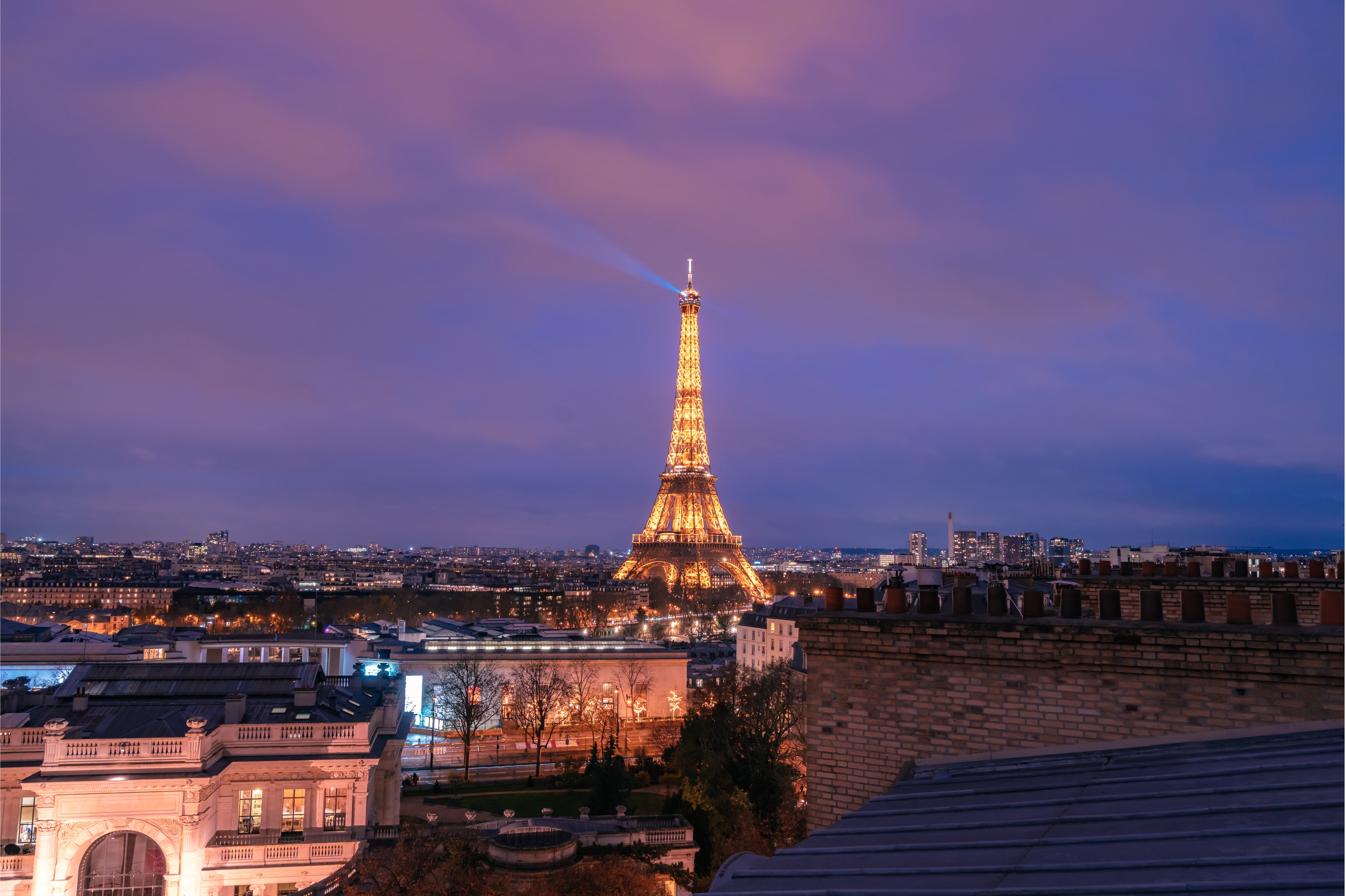 해질녘 에펠탑과 파리 전망