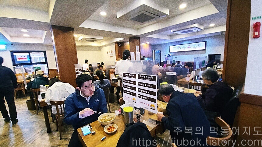 명동교자-본점-1층-내부-3