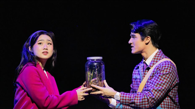 헬렌 J 셴과 대런 크리스의 어쩌면 해피엔딩 매튜 머피와 에반 짐머만 사진