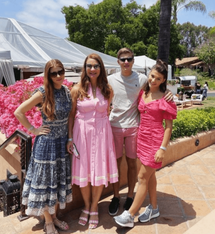 빌게이츠만-없는-빌게이츠-가족사진