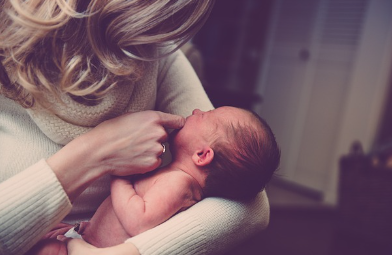 모르는 아기를 안고 있는 꿈