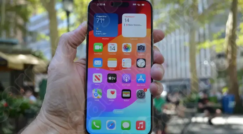 아이폰 15의 6.1인치 디스플레이