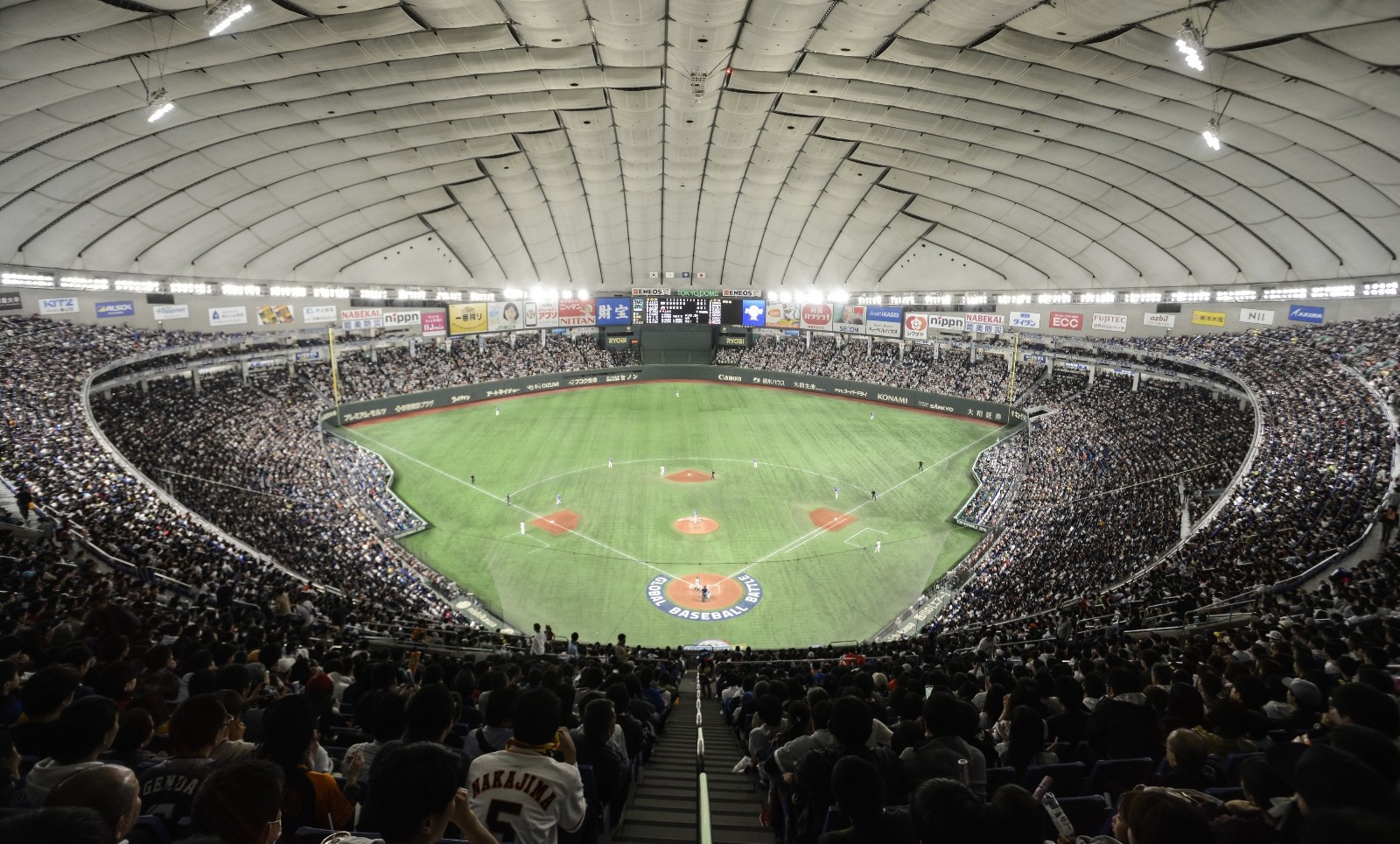 WBSC 프리미어 12_관중으로 가득찬 야구 경기장