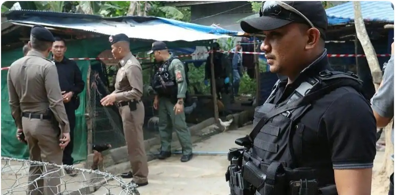 조사중인경찰관들