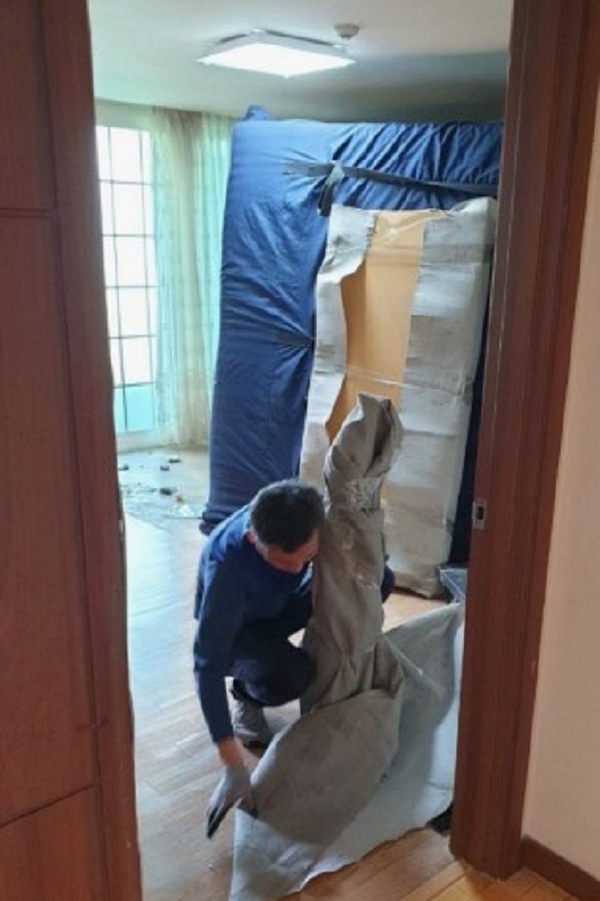 극한직업-산삼캐기와-포장이사