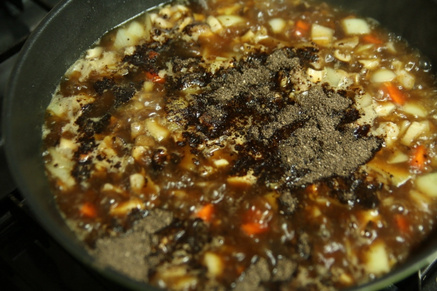 짜장 가루 넣은 모습