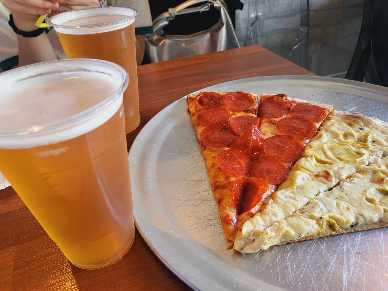 이태원 분위기 맛집 "매덕스 피자" 데이트 코스 미국식 조각 피자