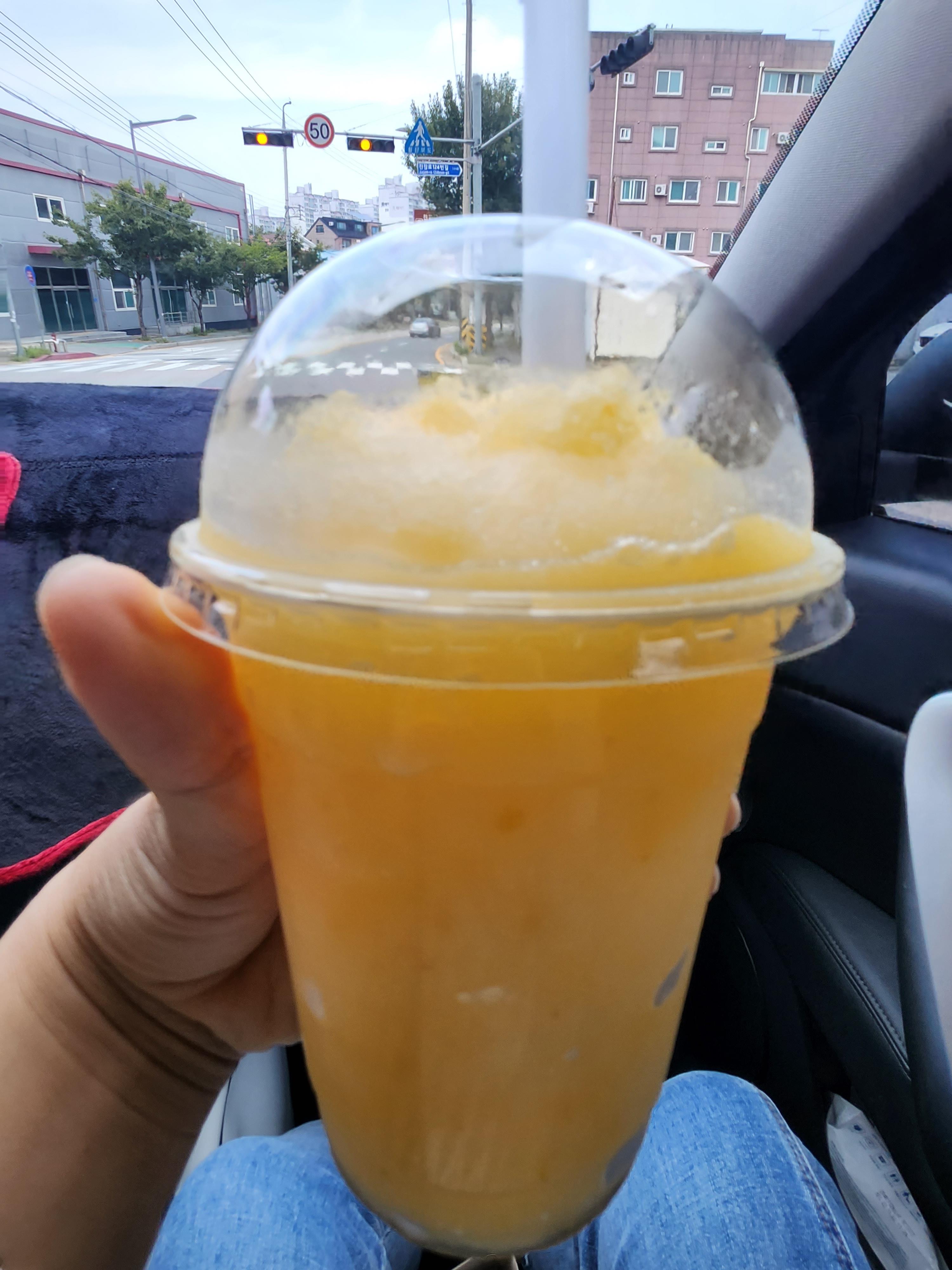 얼음이 들어가서 시원하다~