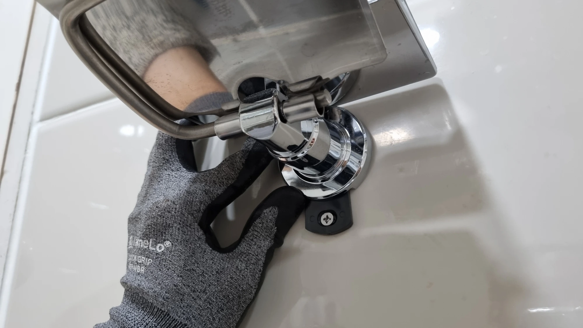 비누 받침 컵받침 빼는 모습