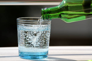 Sparkling Water: Is It Okay to Drink Instead of Plain Water?