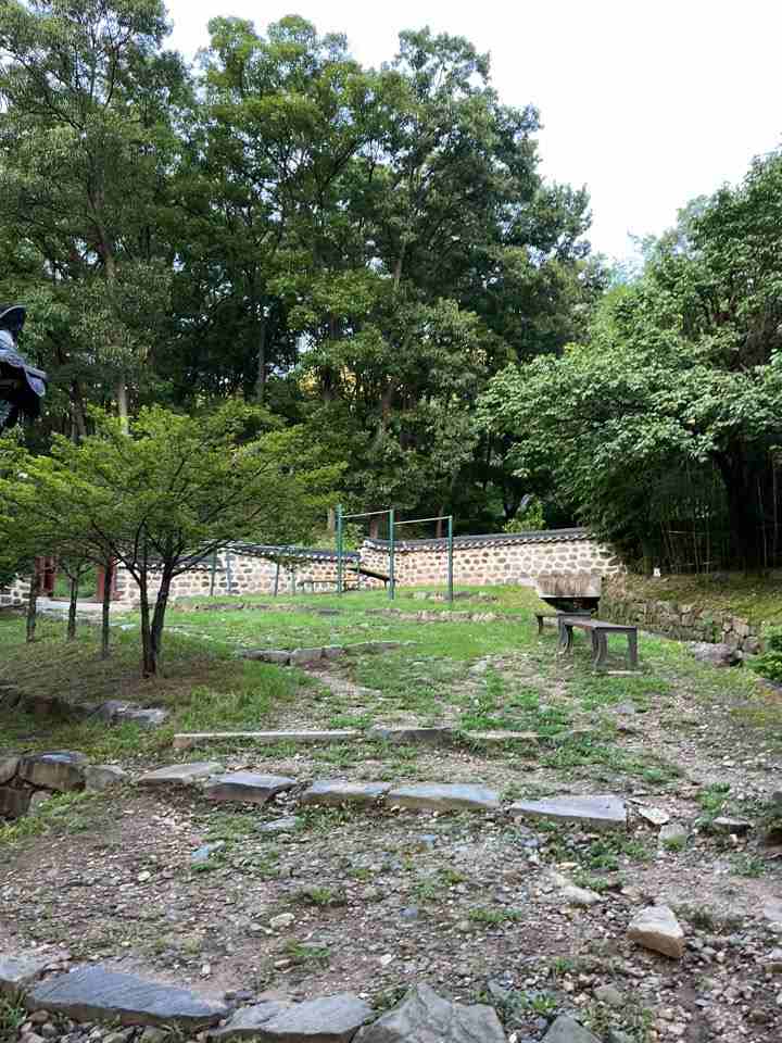 우암사적공원 운동기구