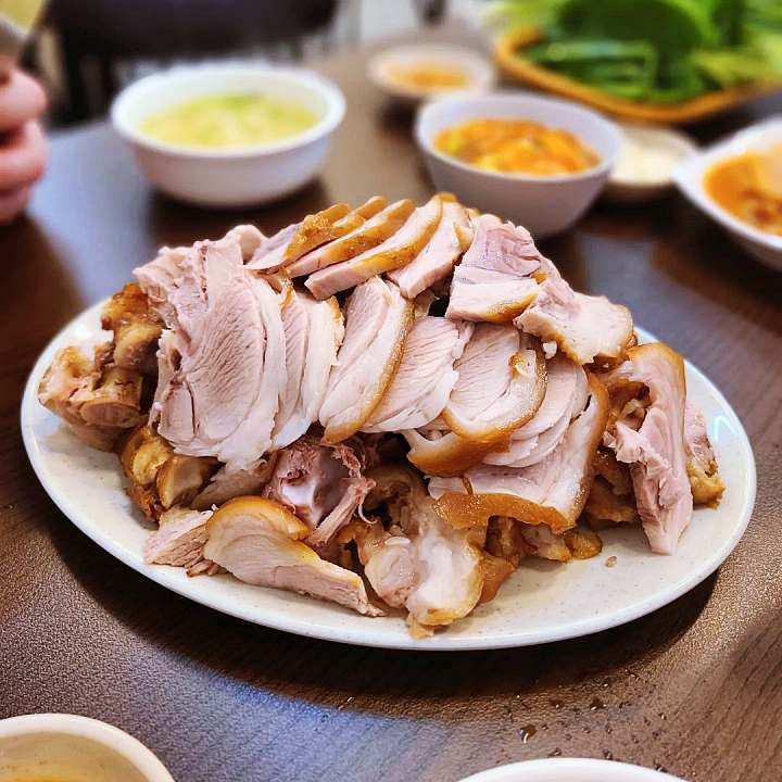 6시내고향 강원 춘천 족발 고향정가게 고향노포 왕족발 매콤 비빔국수 잔치국수 맛집 오늘 방송 추천