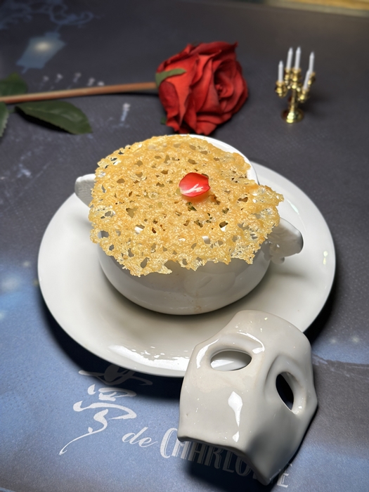 치즈 튀일 어니언 스프