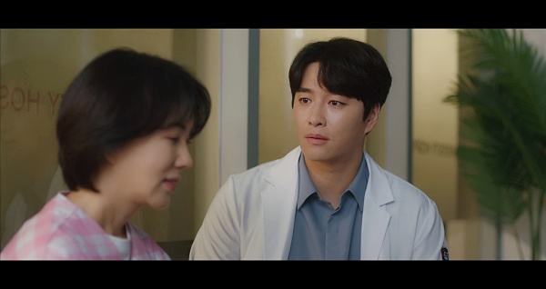 정숙에게-얘기하는-로이