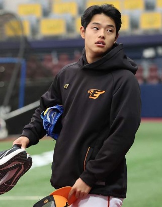 문동주 선수의 모습