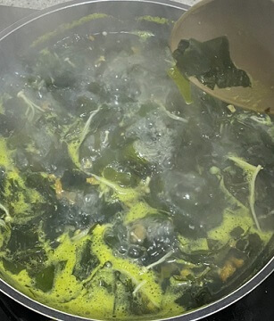 보글보글-끓는-미역국