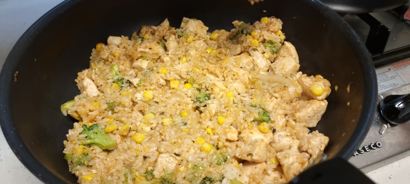 다 볶아진 볶음밥