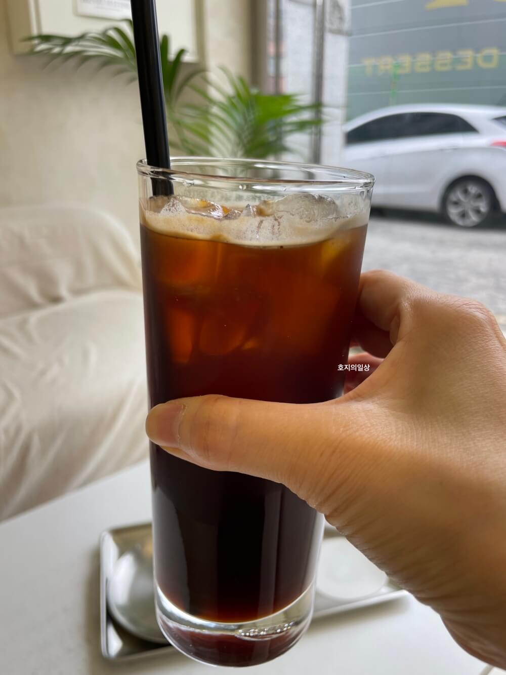 수원 오목천동 카페 오아시스 - 아이보리 아메리카노