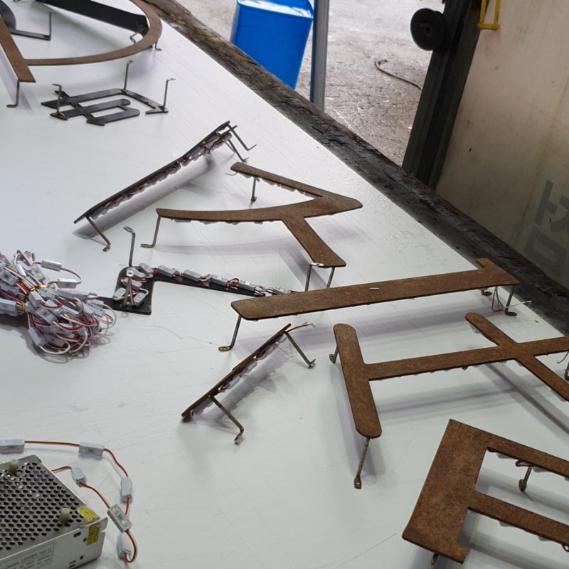 후광 엘이디 부착