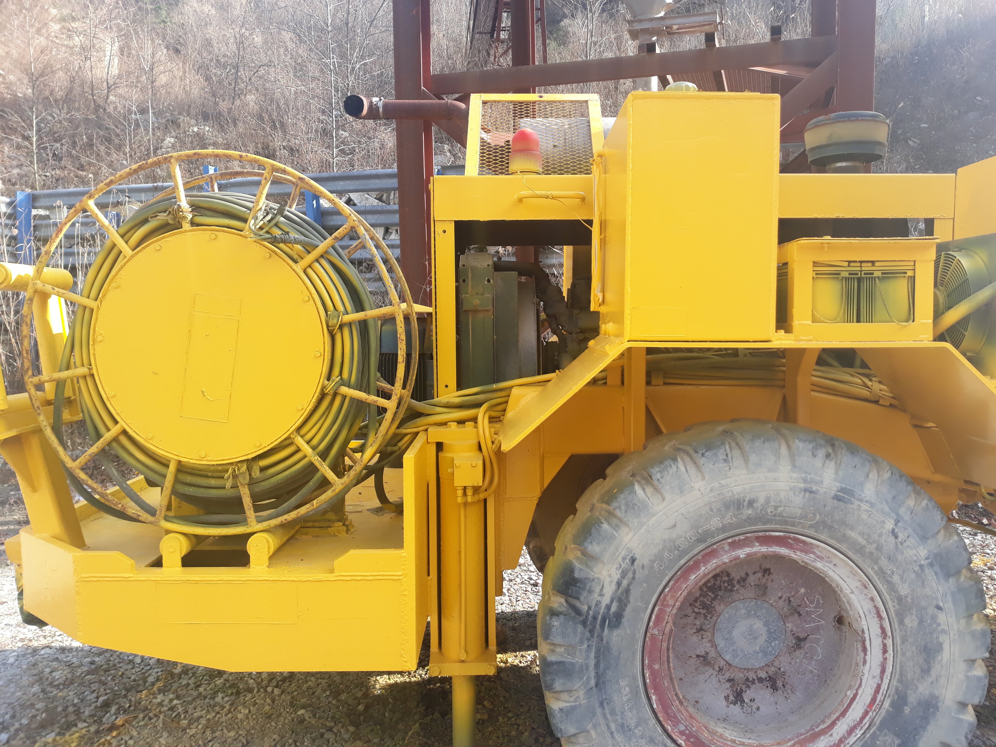 터널용고소작업차