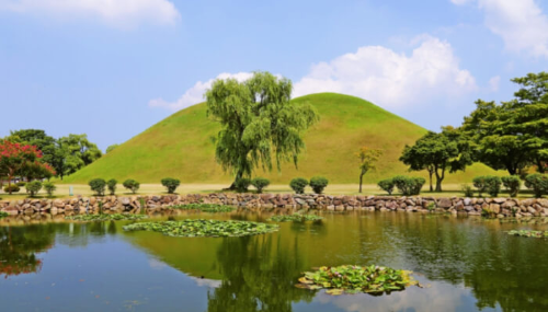 경주 대릉원 내 전경