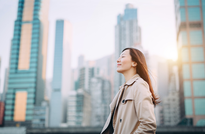 나를 소모하지 않고 자신감과 겸손함으로 빛나는 사람이 되고자 하는 모습의 사진