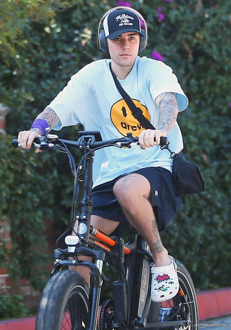 20대 남자 크록스