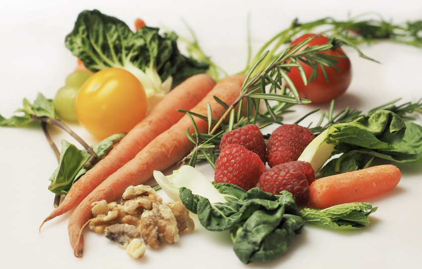 토마토 당근 딸기 호두 야채들