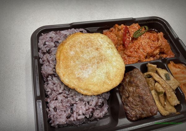 GS25 편의점 혜자로운 집밥 제육볶음 도시락 2023년 3월 반찬 구성(계란 후라이)