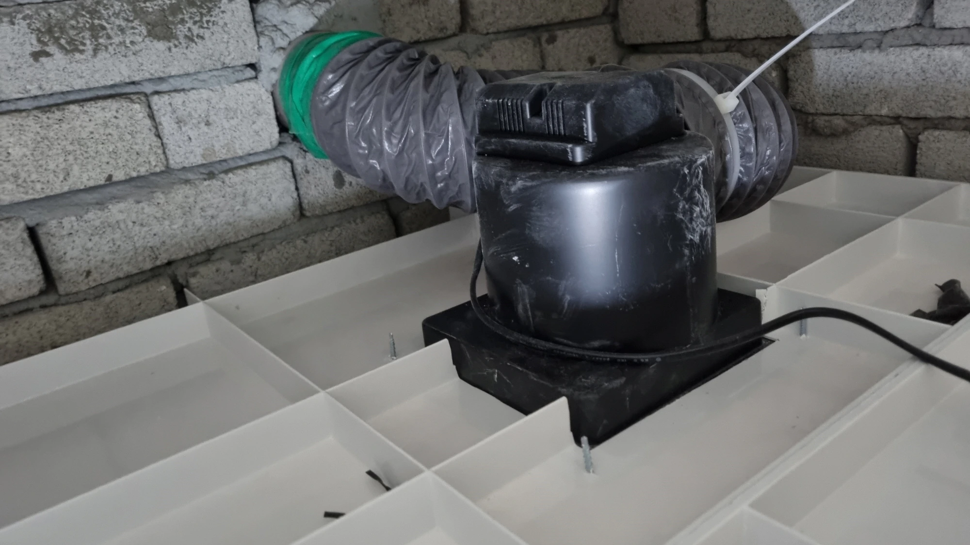 환풍기 설치 구멍