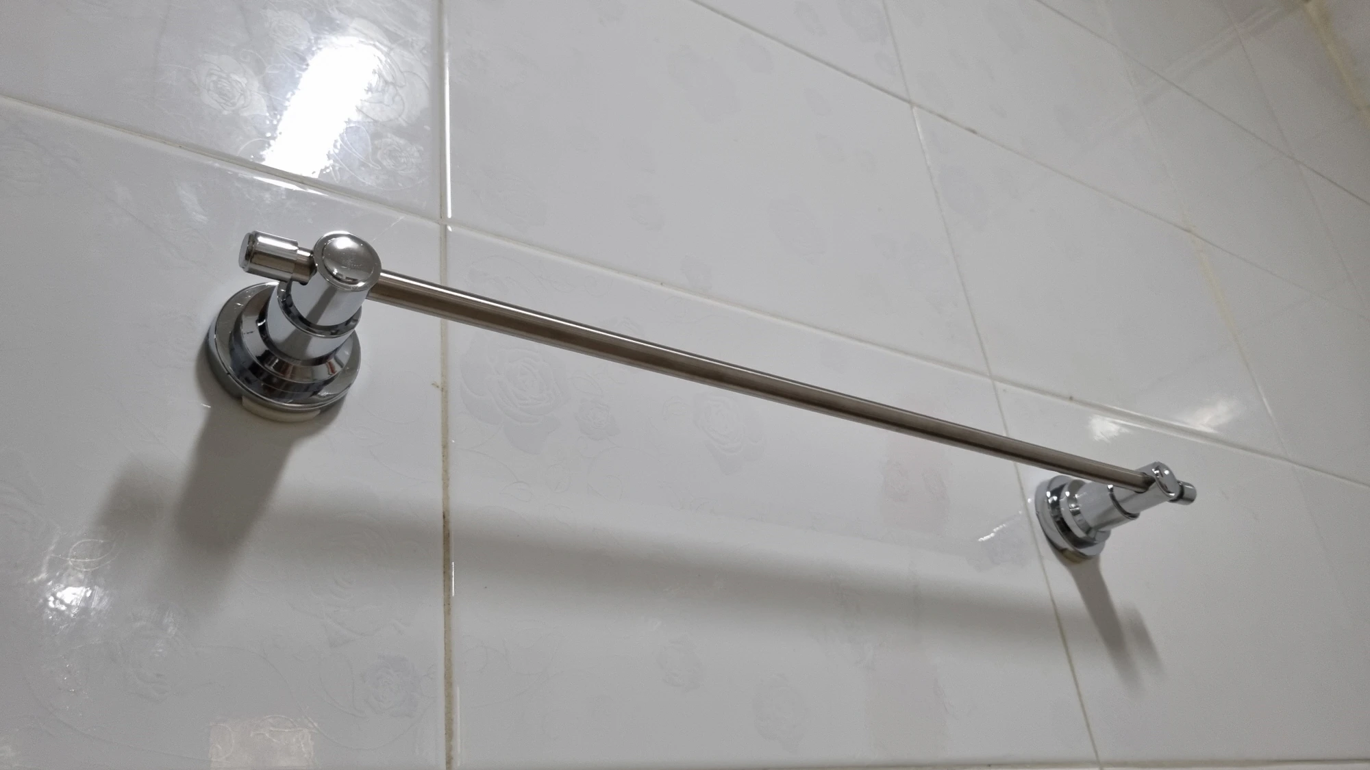 수건걸이 설치 완료 모습