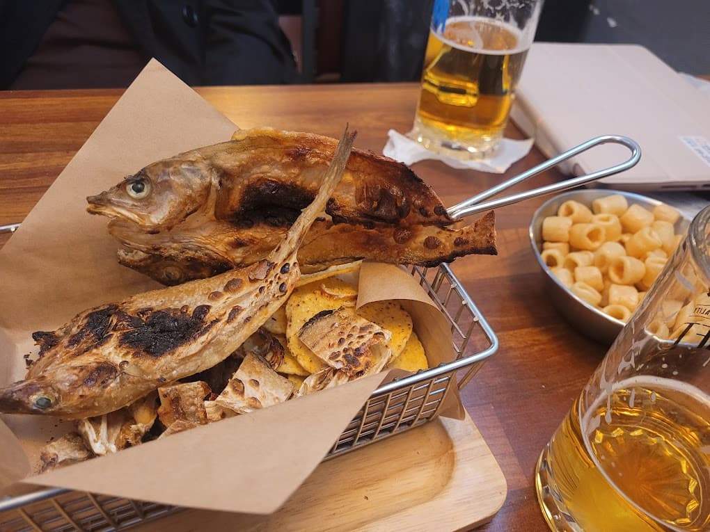 맥주와 마른 생선 안주