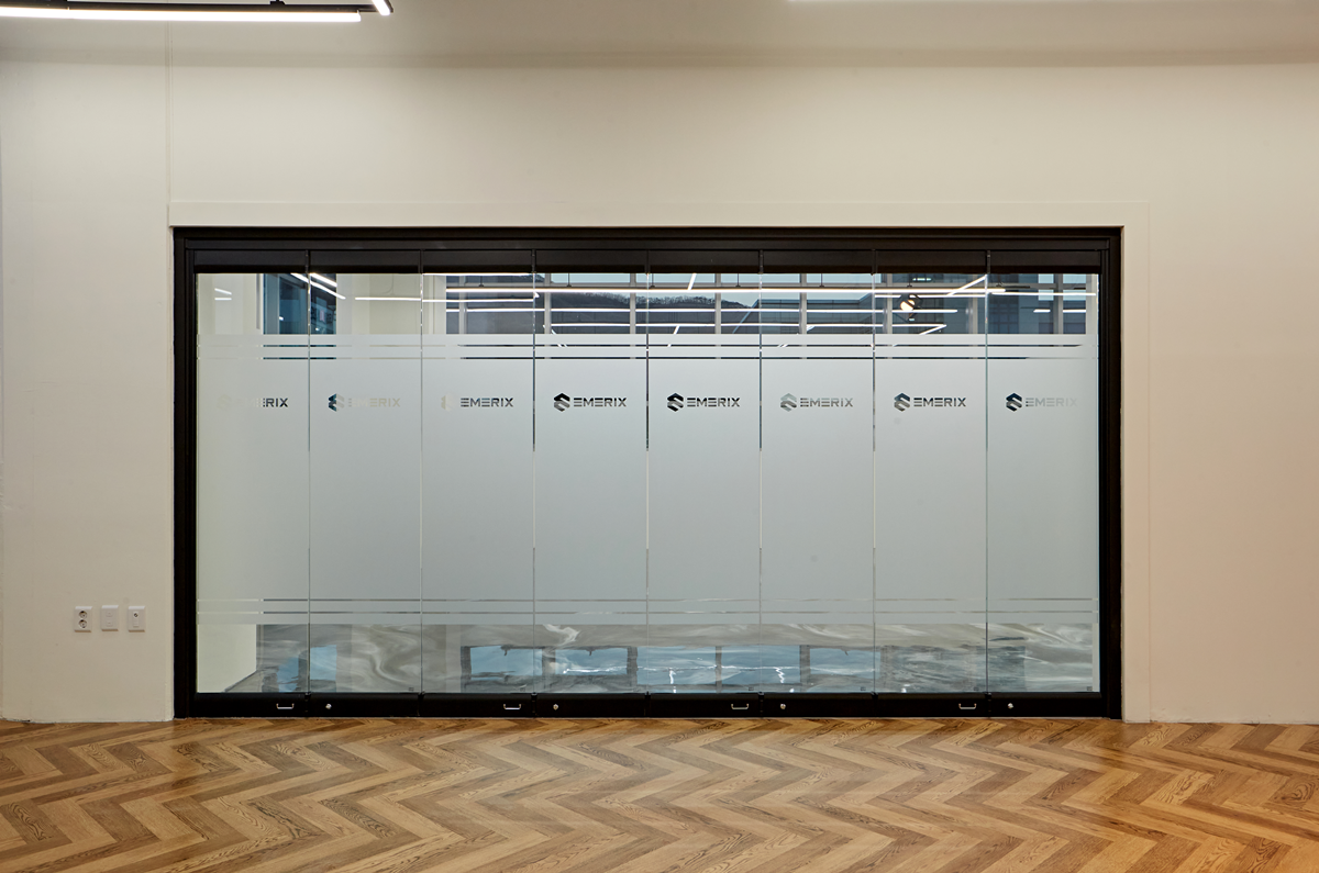 블랙프레임유리시공