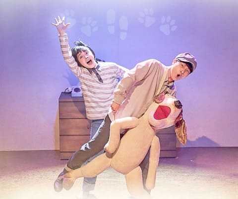 뮤지컬 알사탕 공연중 출연 배우들의 율동 장면