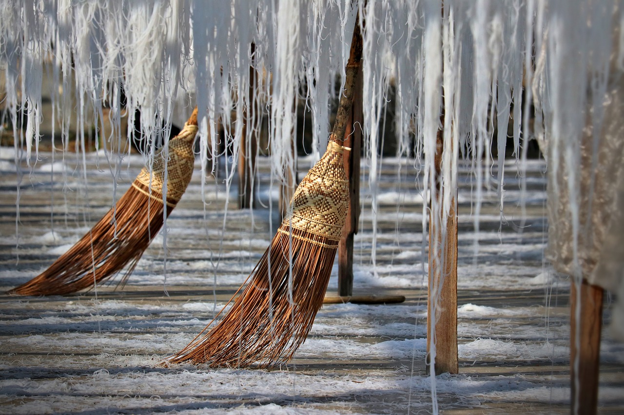 장인의 하루 수제 앞치마 만드는 남자