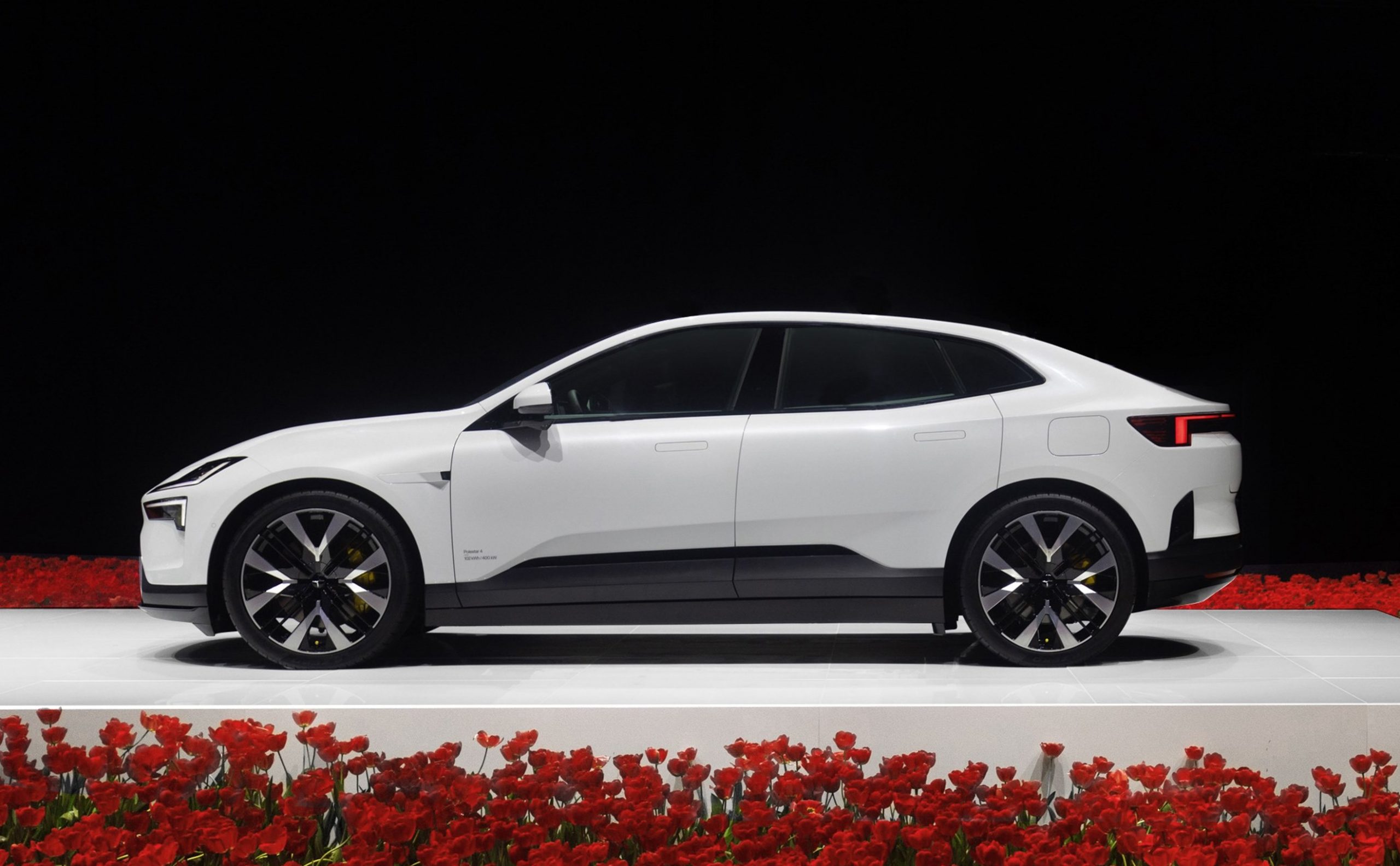 폴스타 폴스타 4